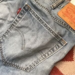 Levi womens jeans  38 x 32 lightwash jeans, style 559